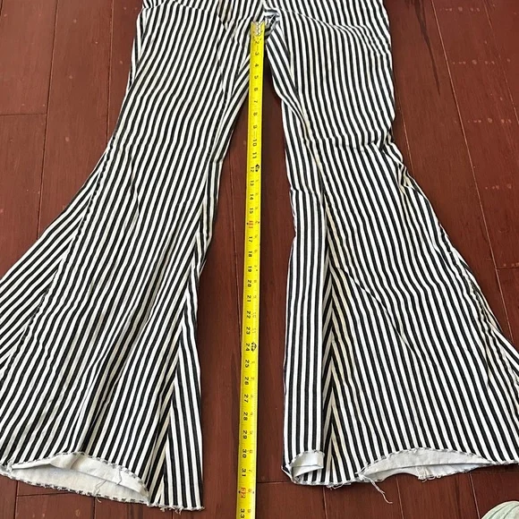 Blank Paige Black & White Striped Ultra Flare Jeans Size Large - Picture 12 of 17